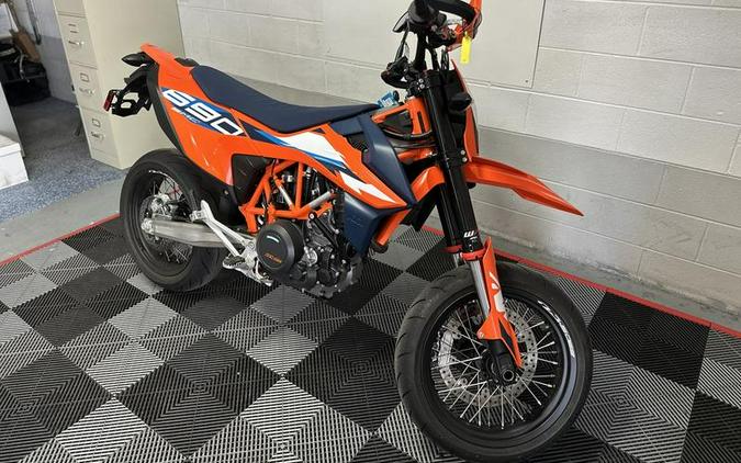 2023 KTM SMC 690 R