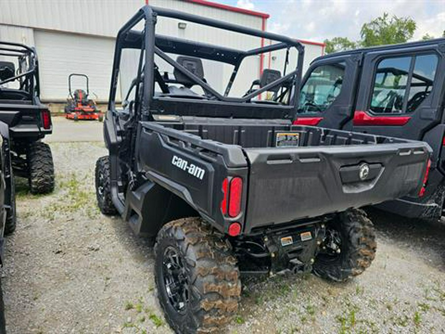 2024 Can-Am Defender DPS HD7