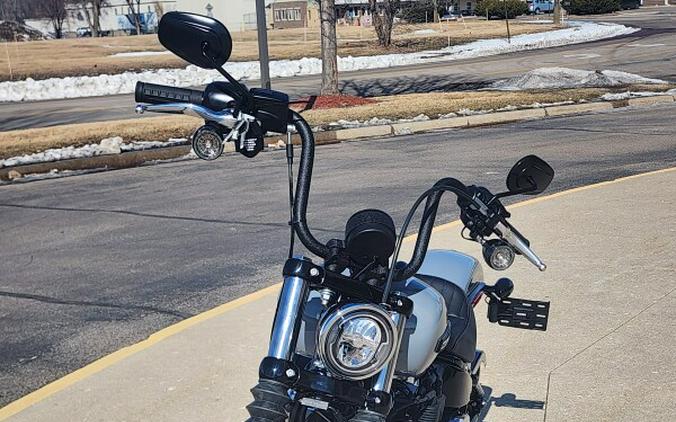 2026 Harley-Davidson® Street Bob® Dark Billiard Gray Chrome Cast Wheels