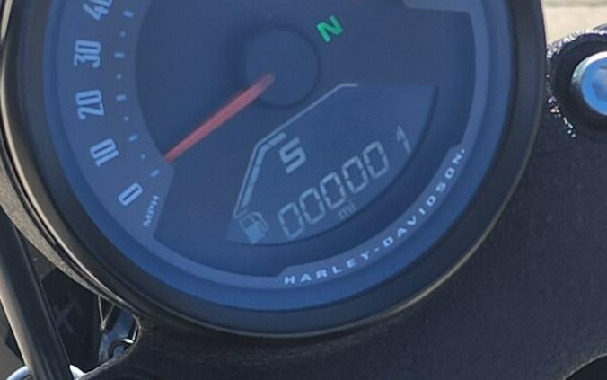 2026 Harley-Davidson® Street Bob® Dark Billiard Gray Chrome Cast Wheels