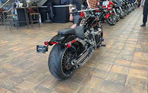 2024 Harley-Davidson® Breakout® 117 Vivid Black