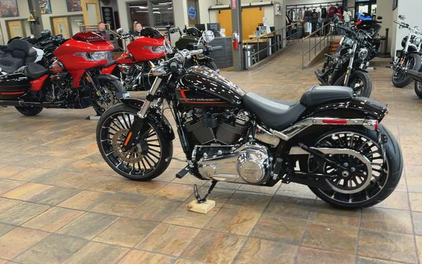 2024 Harley-Davidson® Breakout® 117 Vivid Black