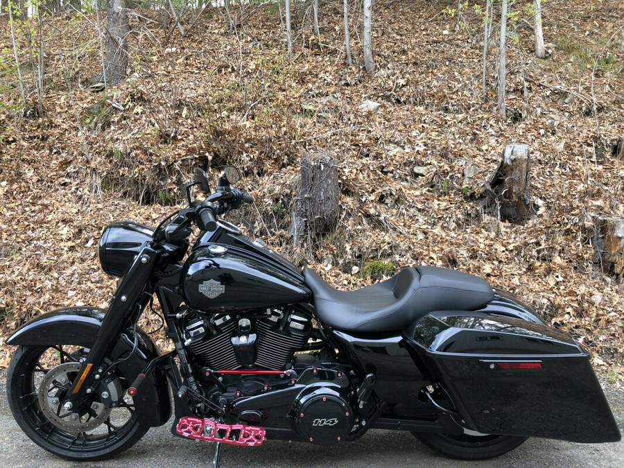 2023 Harley-Davidson® Road King® Special Vivid Black