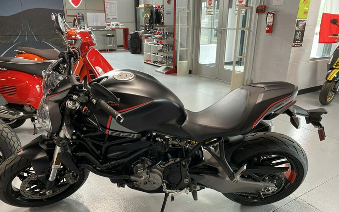 2020 Ducati Monster 821 Stealth Review (15 Fast Facts)