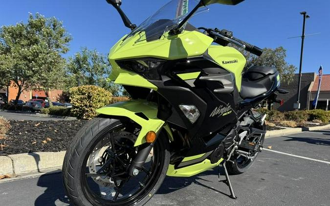 2026 Kawasaki Ninja® 500 ABS Metallic Yellowish Green/Ebony