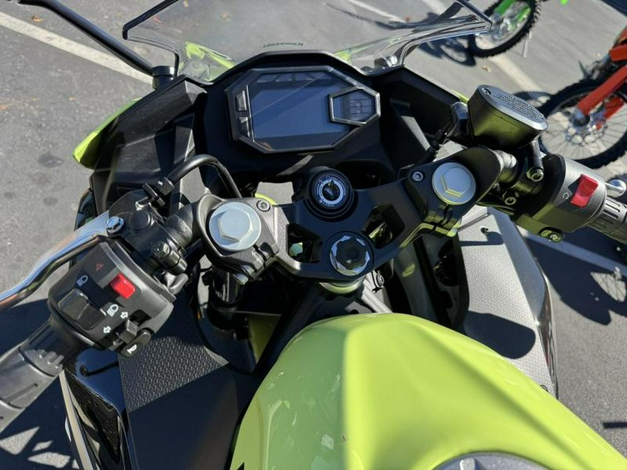 2026 Kawasaki Ninja® 500 ABS Metallic Yellowish Green/Ebony