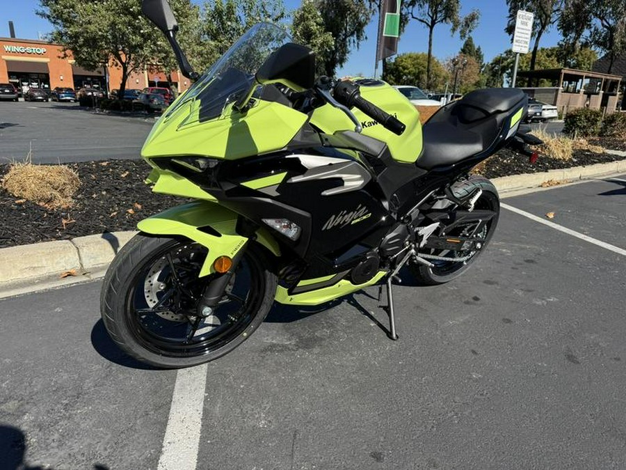 2026 Kawasaki Ninja® 500 ABS Metallic Yellowish Green/Ebony