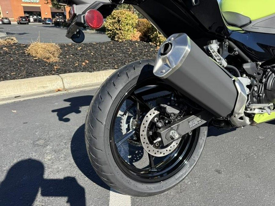 2026 Kawasaki Ninja® 500 ABS Metallic Yellowish Green/Ebony