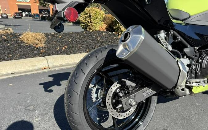 2026 Kawasaki Ninja® 500 ABS Metallic Yellowish Green/Ebony