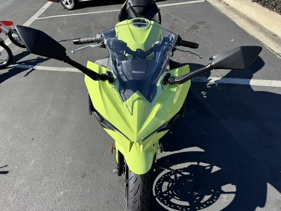 2026 Kawasaki Ninja® 500 ABS Metallic Yellowish Green/Ebony