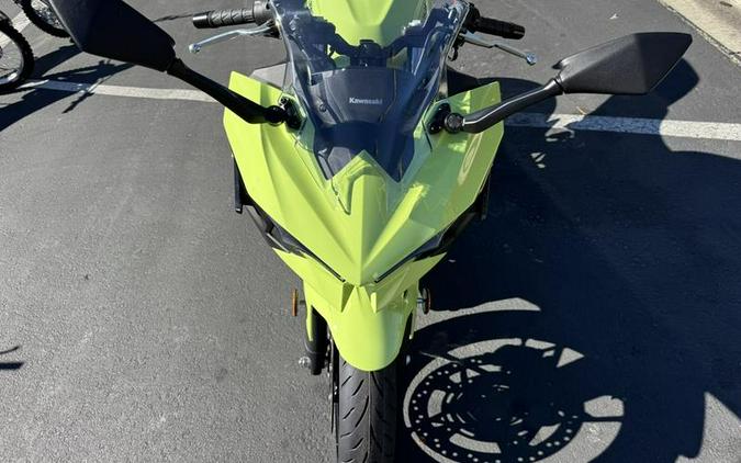 2026 Kawasaki Ninja® 500 ABS Metallic Yellowish Green/Ebony