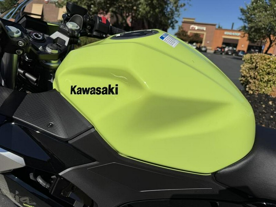 2026 Kawasaki Ninja® 500 ABS Metallic Yellowish Green/Ebony