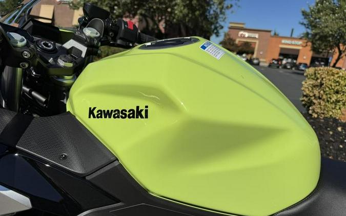 2026 Kawasaki Ninja® 500 ABS Metallic Yellowish Green/Ebony