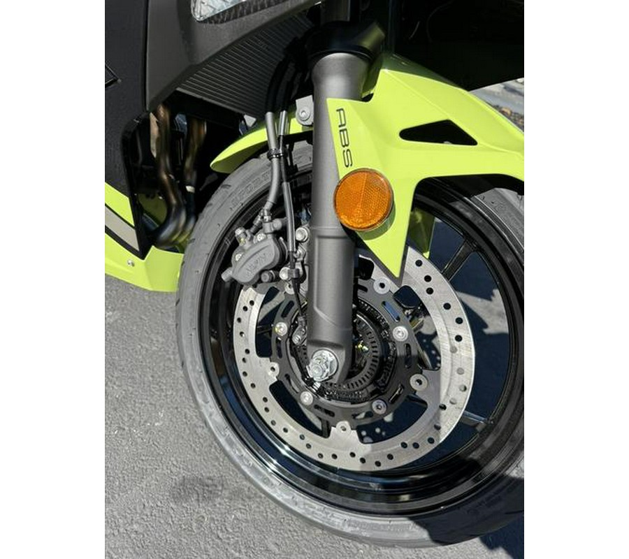 2026 Kawasaki Ninja® 500 ABS Metallic Yellowish Green/Ebony