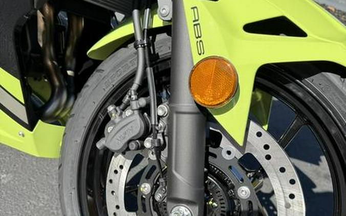 2026 Kawasaki Ninja® 500 ABS Metallic Yellowish Green/Ebony