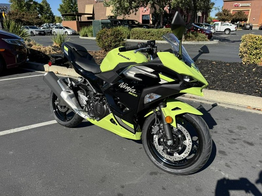 2026 Kawasaki Ninja® 500 ABS Metallic Yellowish Green/Ebony