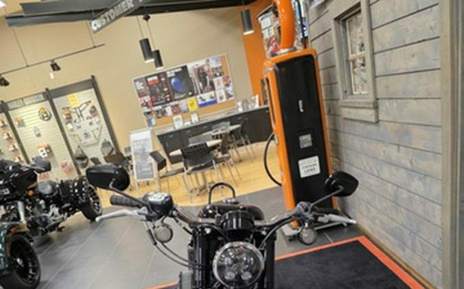 2016 Harley-Davidson XL1200CX - Roadster