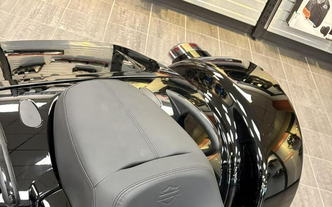2026 Harley-Davidson® Road Glide 3 Vivid Black