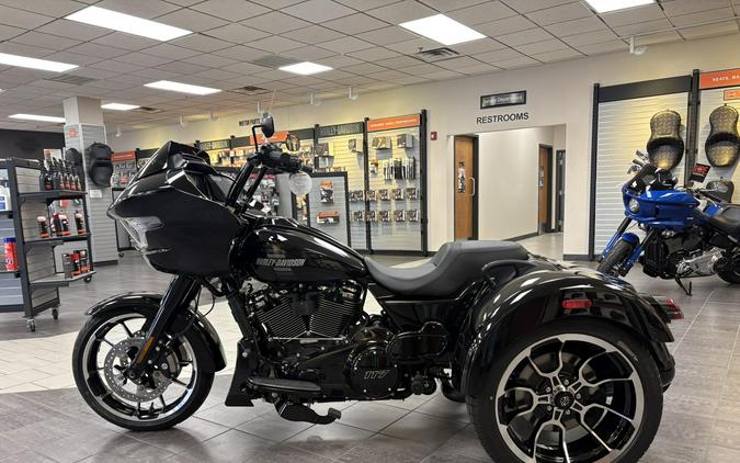2026 Harley-Davidson® Road Glide 3 Vivid Black