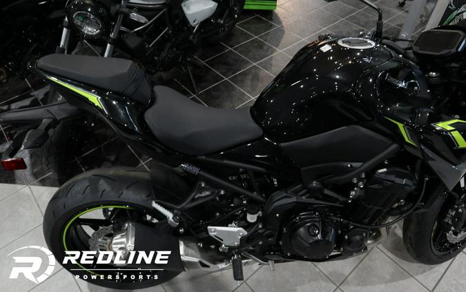 2024 Kawasaki Z900 ABS Metallic Spark Black/Metallic Matte Dark Gray