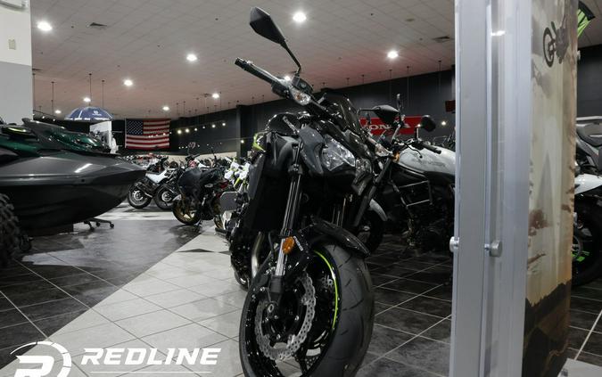 2024 Kawasaki Z900 ABS Metallic Spark Black/Metallic Matte Dark Gray