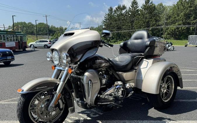FLHTCUTG 2018 Tri Glide Ultra