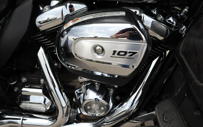 2017 Harley-Davidson Tri Glide Ultra Two-Tone Billet Silver/Vivid Black