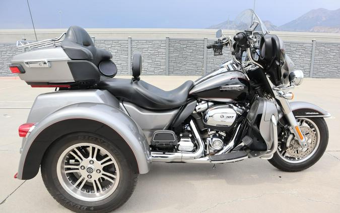 2017 Harley-Davidson Tri Glide Ultra Two-Tone Billet Silver/Vivid Black
