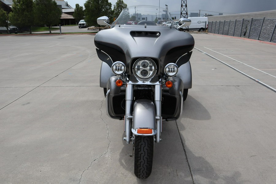 2017 Harley-Davidson Tri Glide Ultra FLHTCUTG