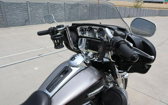 2017 Harley-Davidson Tri Glide Ultra Two-Tone Billet Silver/Vivid Black