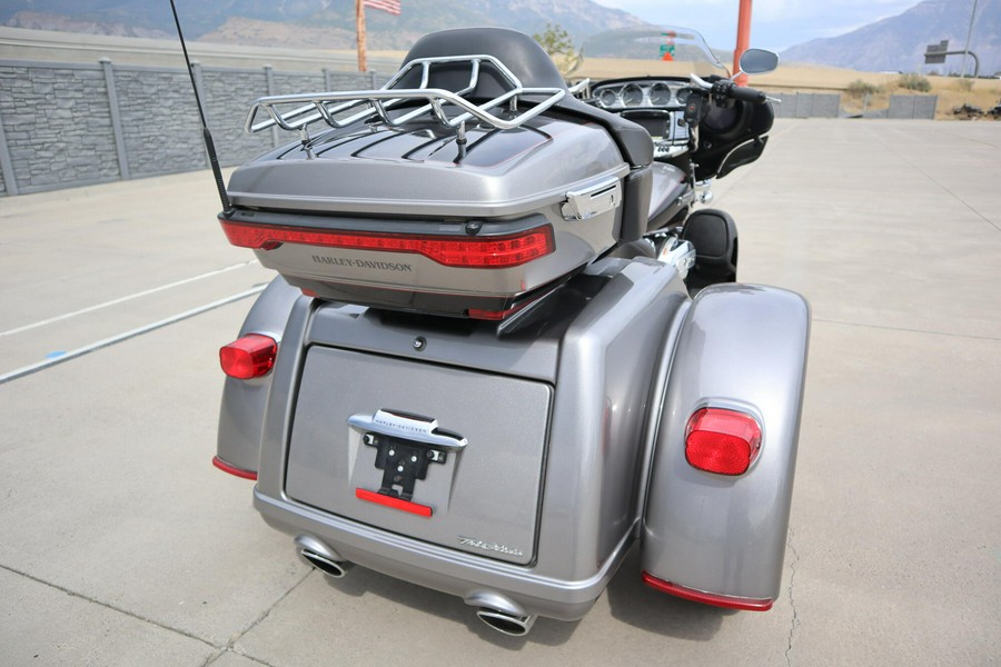 2017 Harley-Davidson Tri Glide Ultra FLHTCUTG