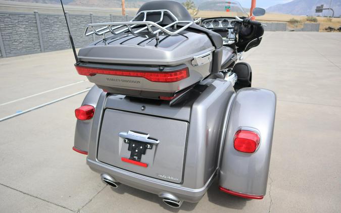 2017 Harley-Davidson Tri Glide Ultra Two-Tone Billet Silver/Vivid Black