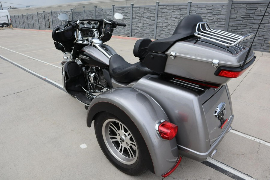 2017 Harley-Davidson Tri Glide Ultra FLHTCUTG