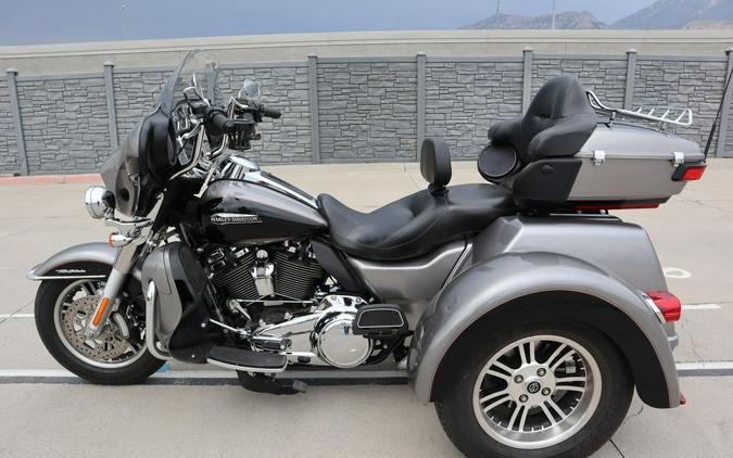 2017 Harley-Davidson Tri Glide Ultra Two-Tone Billet Silver/Vivid Black