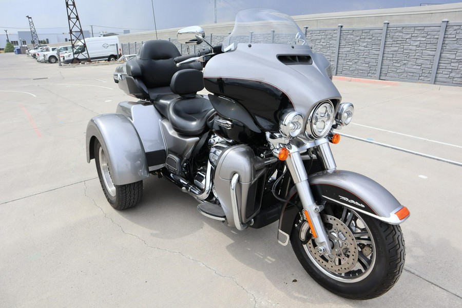 2017 Harley-Davidson Tri Glide Ultra FLHTCUTG