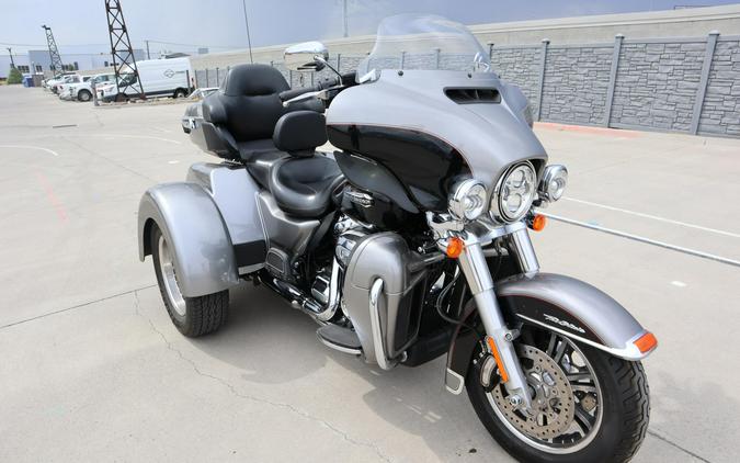 2017 Harley-Davidson Tri Glide Ultra Two-Tone Billet Silver/Vivid Black