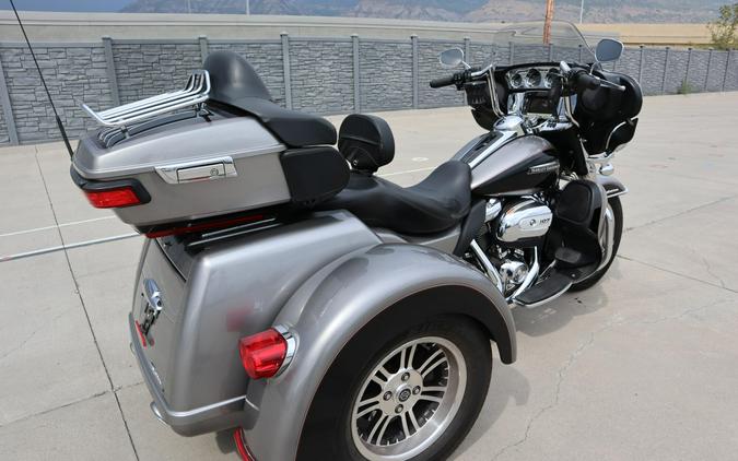 2017 Harley-Davidson Tri Glide Ultra Two-Tone Billet Silver/Vivid Black