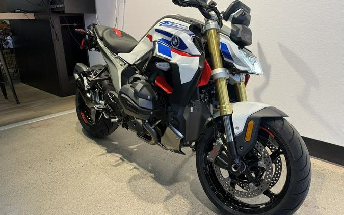 2026 BMW R 1300 R Performance