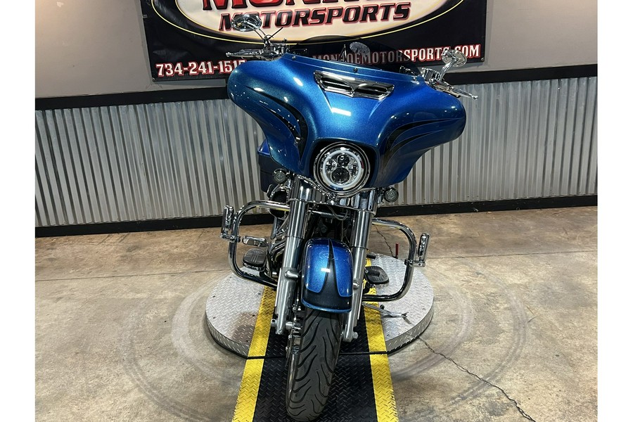 2014 Harley-Davidson® FLHX