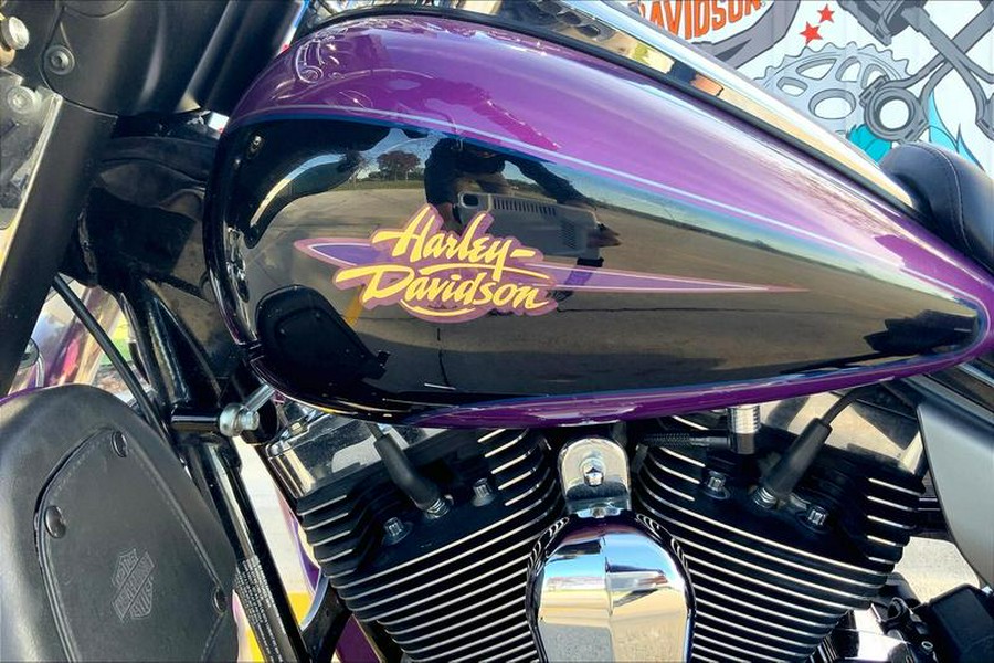 2011 Harley-Davidson® FLHTCU