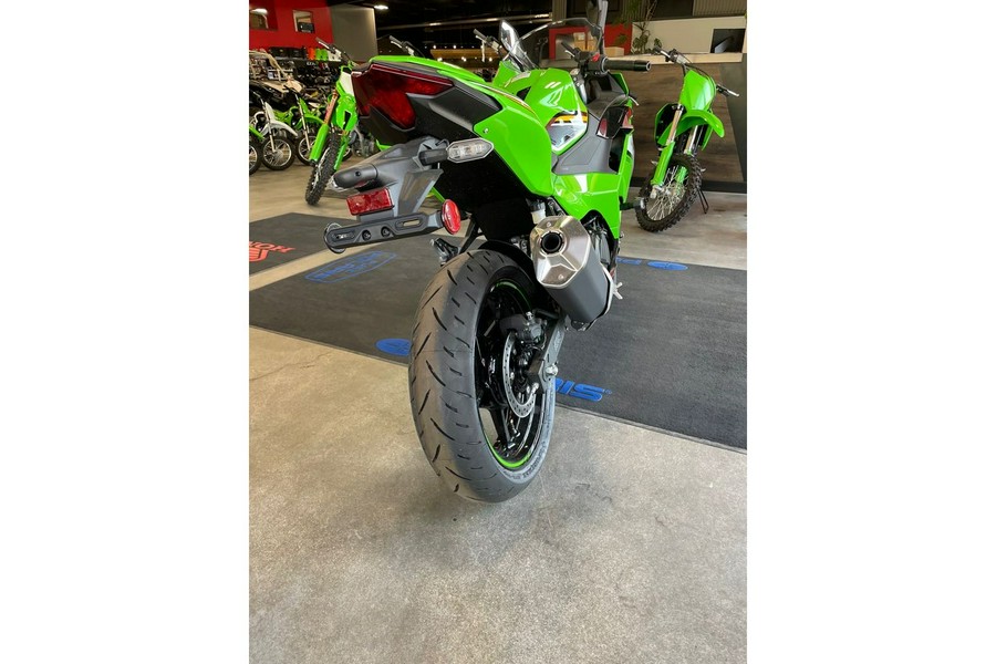 2025 Kawasaki Ninja® 500 KRT Edition SE ABS