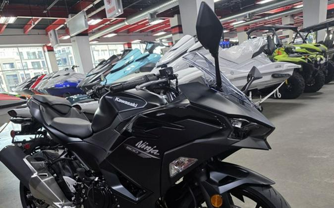 2026 Kawasaki Ninja 500 Metallic Flat Spark Black