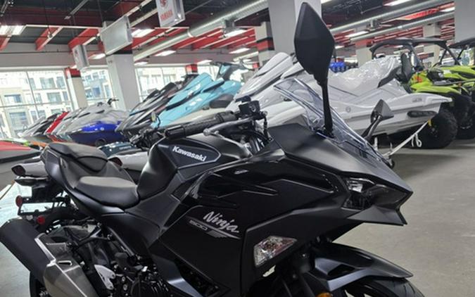 2026 Kawasaki Ninja 500 Metallic Flat Spark Black