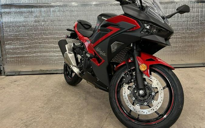 2024 Kawasaki Ninja 500 ABS Passion Red/Metallic Flat Spark Bla