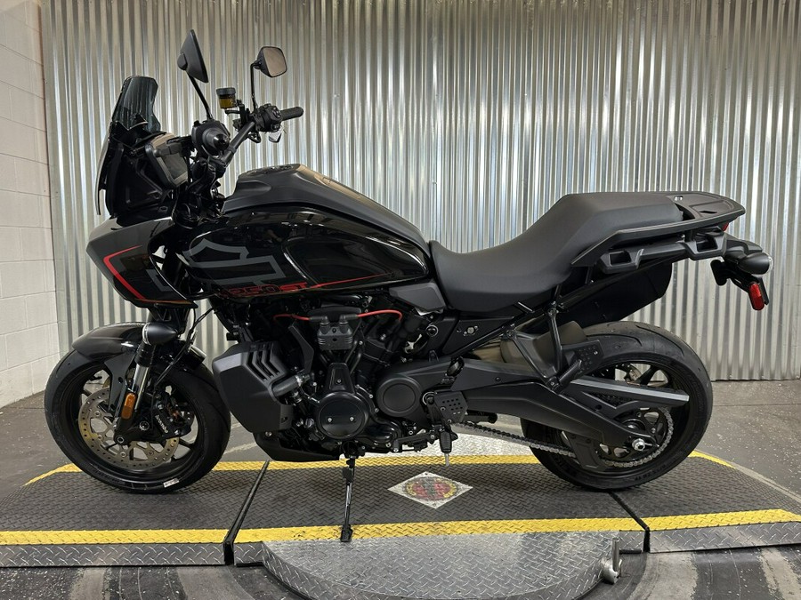 2025 Harley-Davidson Pan America 1250 ST Vivid Black