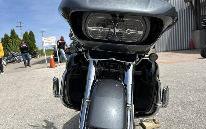 2016 Harley-Davidson® CVO™ Road Glide® Ultra Carbon Dust/Charcoal Slate