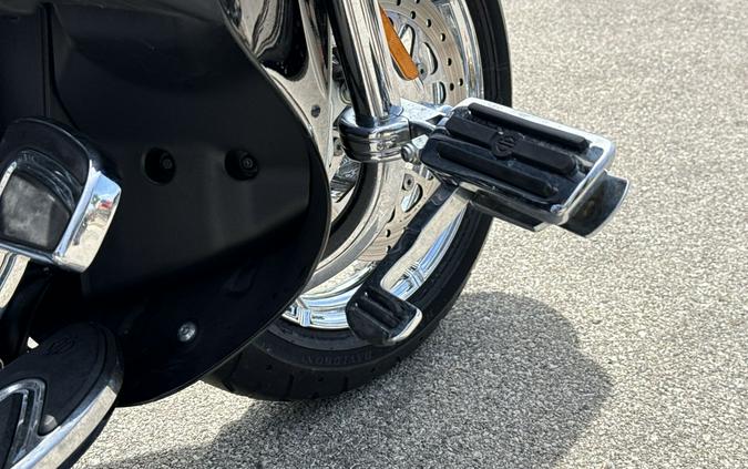 2016 Harley-Davidson® CVO™ Road Glide® Ultra Carbon Dust/Charcoal Slate