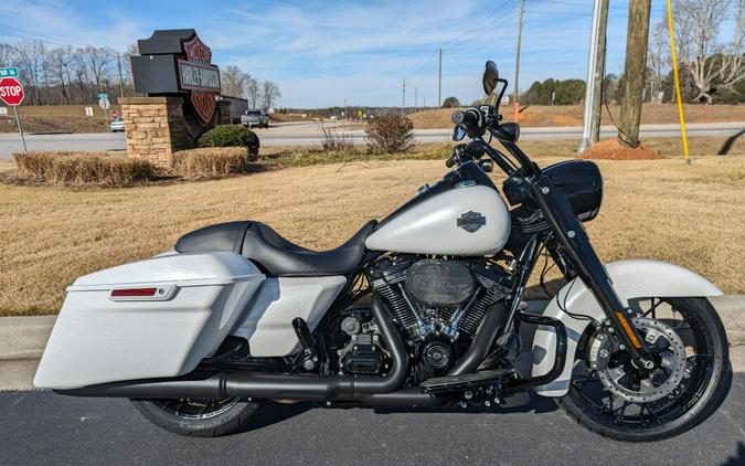 2024 Harley-Davidson Road King Special White Onyx Pearl