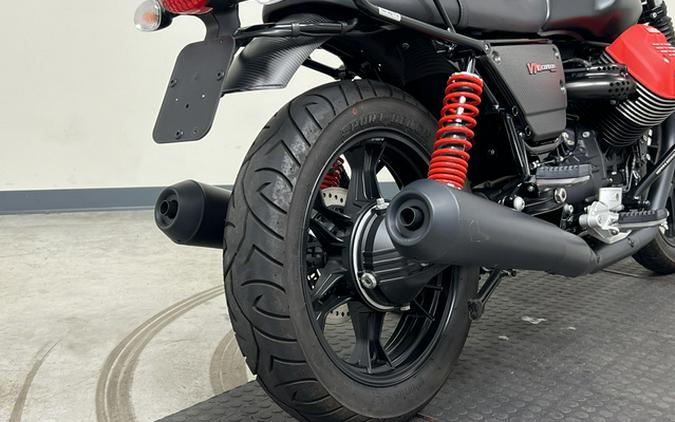 2018 Moto Guzzi V7 III Carbon Dark