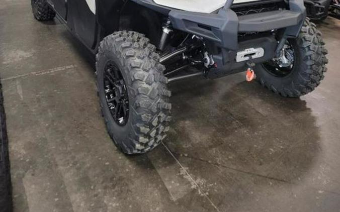 2026 Can-Am® Defender MAX Limited HD11